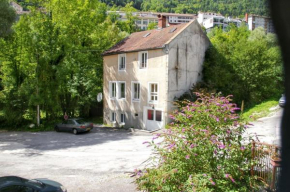 Maison spacieuse avec vue rivière et sauna - Saint-Claude